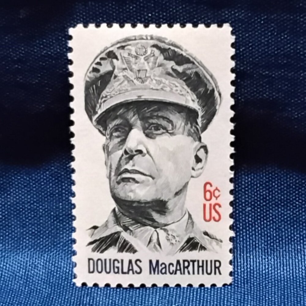 Uncirculated USA 1971 General Douglas MacArthur 6 Cent Stamp!!